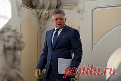 В Словакии объяснили антиукраинскую позицию властей. Премьер-министра Словакии Роберта Фицо и его делегацию оскорбили холодным приемом в Киеве в 2009 году. При этом следующий визит премьера в Москву оставил хорошее впечатление о принимающей стороне. Отсюда могла возникнуть природа антиукраинской позиции словацких эшелонов власти.