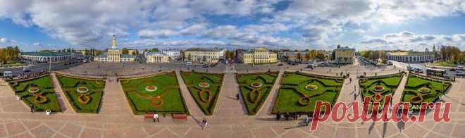 Старинный русский город Кострома .К сожалению, практически все значимые постройки Костромского кремля были снесены в советское время и сейчас известны лишь по результатам исследований историков и археологов. Однако Кострома сумела сохранить свое очарование старины и множество интересных исторических объектов.