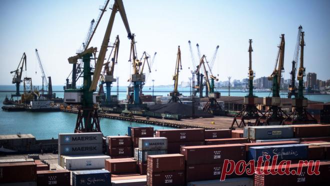 В Новороссийске остановили отгрузку нефти из-за шторма. В Новороссийске приостановили работы по отгрузке нефти из-за штормовой погоды. Об этом ТАСС рассказал официальный представитель "Транснефти" Игорь Демин. По его словам, в ноябре компания на 17 суток прекращала отгрузку из-за ...