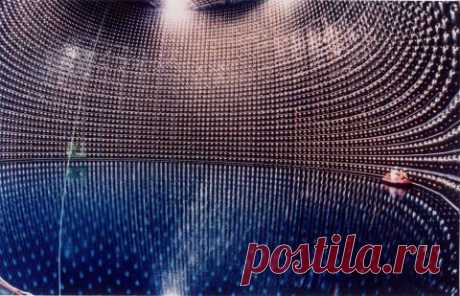 Нейтринная астрономия: что это такое Нейтрино – одна из частиц, предсказанных физиками еще до экспериментального обнаружения. Есть в физике элементарных частиц такое понятие как «бета-распад», при котором ядро атома испускает β-частицу, то есть хорошо знакомый нам электрон...