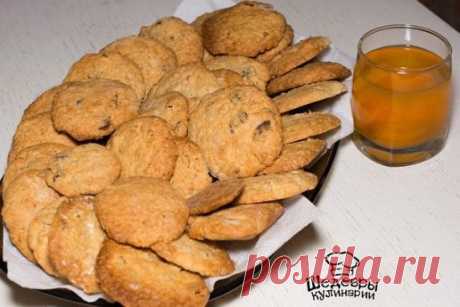 ДОМАШНЕЕ ОВСЯНОЕ ПЕЧЕНЬЕ 🍪
ИНГРЕДИЕНТЫ:
● 100 гр. сливочного масла
● Стакан сахара
● 2 яйца
● Стакан геркулесовых хлопьев
● Стакан муки
● Начинка (орехи, цукаты, сухофрукты)
ПРИГОТОВЛЕНИЕ:
1. Для начала сливочное масло вместе с сахаром выкладываем в удобную посуду и начинаем мять вилкой.
2. Затем взмешиваем миксером до получения однородной массы
3. Добавляем два яйца и перемешиваем
4. Высыпаем стакан геркулесовых хлопьев
5. Перемешиваем и добавляем начинку по вкусу. Кому что нравится. Можно д