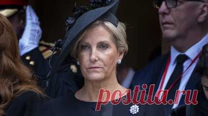 Суд оправдал полицейского из кортежа невестки Карла III, который задавил женщину. Суд Великобритании оправдал полицейского из кортежа невестки британского монарха Карла III, герцогини Эдинбургской Софи, который задавил пожилую женщину. Читать далее