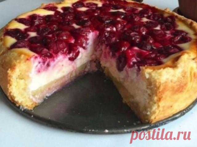 Это потрясающе вкусная и ароматная домашняя выпечка с ягодами, что просто не описать словами.