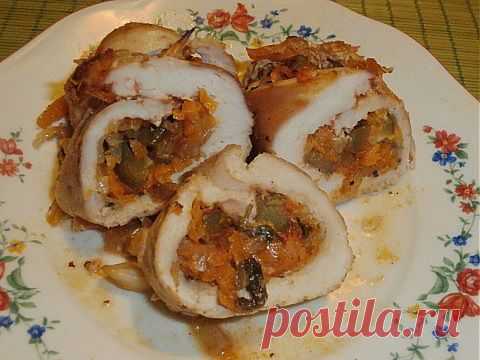 Пикантный рулет из куриной грудки с овощами | Кухарим