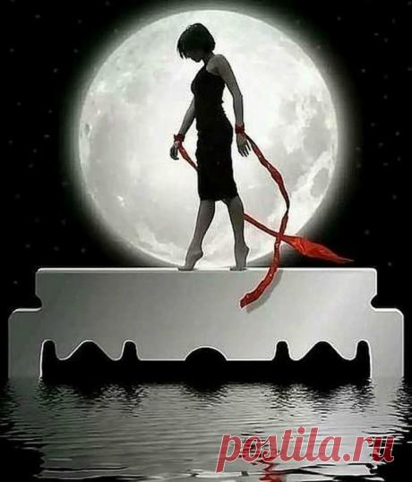 ОТ ЛИШНЕГО ВЕСА 
Людям, страдающим излишним весом, нужно делать много разных движений по направлению к небу. Например, поднимать кверху указательные пальцы обеих рук и говорить:
" Ты, небо, высоко и необъятно,
Возьми к своей полноте и мою полноту.
На ныне, на века, на все времена. 
Аминь. "
Говорить трижды в течении 33 дней