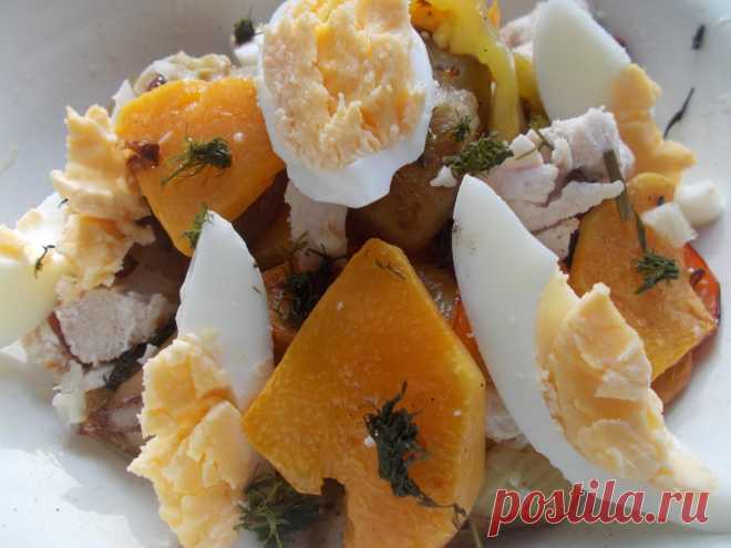 СОЛНЕЧНЫЙ ДЕНЬ !!!  **Куриное филе, обж/баклажан -кружки, обж/тыква -кусочки, болг/перец красный, яйцо, лук, зелень. *Заправка -соус: лим/сок, мёд, горчица, соль, перец.