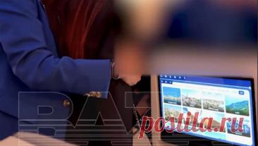 Пьяная пассажирка устроила скандал на борту и сорвала вылет рейс из Дубая в Москву. Пьяная россиянка задержала вылет рейса авиакомпании flydubai из Дубая в Москву и лишилась места на борту. Об этом пишет Baza. По данным Telegram-канала, девушка устроила истерику перед самым взлетом. Она требовала у бортпроводников ...