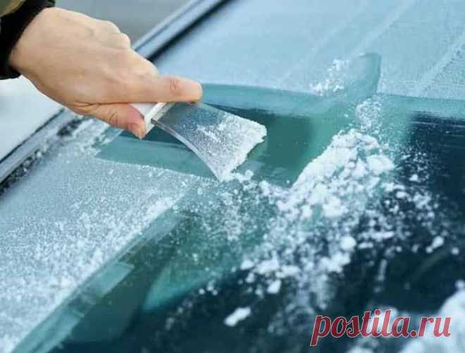 Разморозка лобового стекла автомобиля — важная процедура, особенно зимой, когда на стеклах образуются ледяные корки. Избавиться от них можно