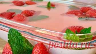 Безумно вкусный десерт из творога и клубники: освежит в жару