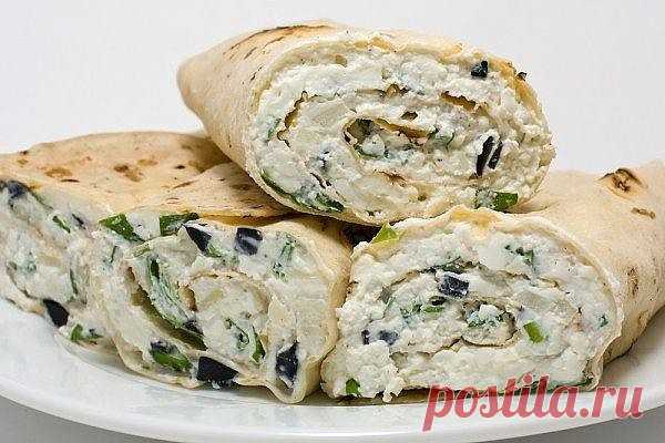 20 САМЫХ ВКУСНЫХ РУЛЕТОВ ИЗ ЛАВАША 

1. Упаковка крабовых палочек, пара зубчиков чеснока, вареное яйцо, тертый сыр, зелень, майонез.

2. Пачка творога, соль, зелень, пара зубчиков чеснока, несколько ложек майонеза.

3. Пачка творога, соль, зелень, пара зубчиков чеснока, тертый сыр, кусочки соленого огурца.

4. Жареные с луком шампиньоны, зелень и упаковка (200 гр.) плавленного сыра - подойдет янтарь, дружба, сливочный, виола. Можно для остроты добавить мелко покрошенных ма...