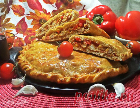 Кальцоне с курицей и моцареллой. Ингредиенты: мука, сыворотка, дрожжи сухие Такие золотистые пиццы порадуют любителей несладкой выпечки. Кальцоне из такого вкусного теста я уже выставляла, делала по рецепту нашей Маргариты. Сегодня с куриной начинкой.