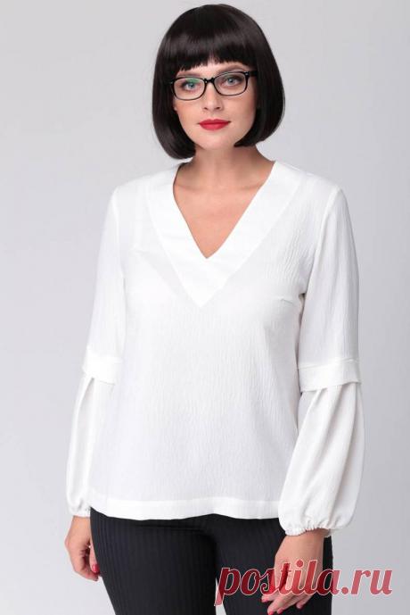 Блузка Mali, молочный (модель 620) — Белорусский трикотаж в интернет-магазине «Швейная традиция» Блузка женская свободного силуэта. Вырез горловины V-образный, обработан широкой обтачкой. Полочка с нагрудными вытачками.
Спинка с центральным швом. Рукава длинные втачные одношовные. По низу рукава сборка на эластичную тесьму. На уровне локтя имеется горизонтальный подрез с декоративной планкой.
По низу блузки широкая подгибка с отделочной строчкой. 
Блузка из коллекции Дресс...