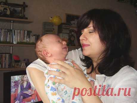 Севе неделя от роду, первая улыбка... ну где-то одна из них)