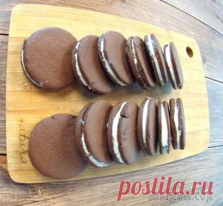 Печенье OREO с сырным кремом Ингредиенты: печенье:сахарная пудра - 70 г.сливочное масло - 100 г.яйца куриные - 1 шт.пшеничная мука (или цельнозерновая) - 200 г.какао - порошок - 50 г.разрыхлитель - 1 ч.л.крем:мед - (у меня 1 ст.л...