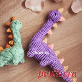 Динозавр амигуруми. Схемы и описания для вязания игрушек крючком! Бесплатный мастер-класс от Ольги @helgas_toy по вязанию динозавра крючком. Высота вязаной игрушки примерно 18 см. Для изготовления такого динозаврика…