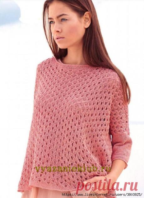 Пуловер, связанный сетчатым узором
