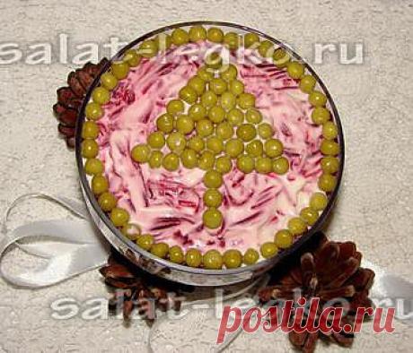 Салат с консервированным зеленым горошком и свеклой
