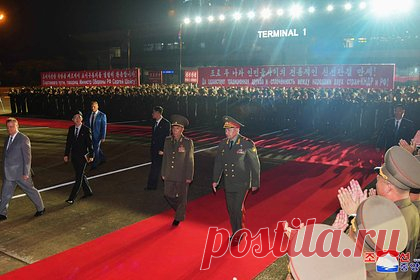 Северокорейские чиновники проводили Шойгу на родину. Российская делегация во главе с министром обороны Сергеем Шойгу возвращается на родину, чиновники уже покинули Пхеньян, пишет Центральное телеграфное агентство Кореи (ЦТАК). Шойгу проводили министр обороны КНДР Кан Сун Нам и еще несколько представителей местного ведомства.