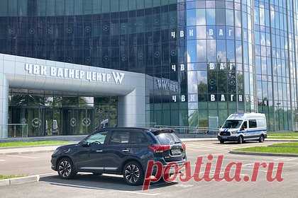 В Кремле отказались комментировать сумму госконтракта с ЧВК «Вагнер». Пресс-секретарь президента России Дмитрий Песков не стал комментировать информацию о том, что ЧВК «Вагнер» и группа компаний «Конкорд» Евгения Пригожина получили от государства около 1,7 триллиона рублей по контрактам. Ранее такая сумма была озвучена телеведущим Дмитрием Киселевым в программе «Вести недели».