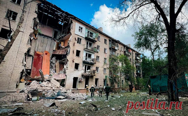 МЧС сообщило о трех погибших в Луганске после обстрела. Глава ЛНР написал, что ВСУ 7 июня выпустили по Луганску не менее шести ракет. По его словам, российские силы ПВО сбили большую часть из них, но часть разрушила гражданскую инфраструктуру.