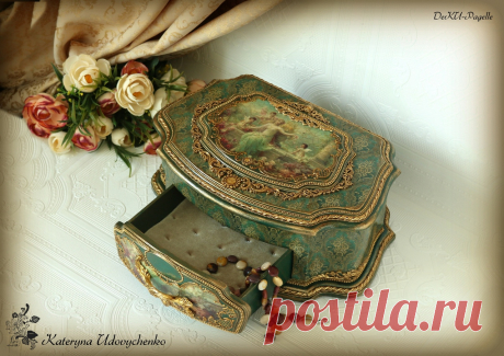 Двухъярусная шкатулка "Райский сад".
Декупаж, контурная роспись, лепнина, кракелюр, патинирование, золочение. Пластиковый и металлический декор. Внутри - бархат.
Размеры - 28,5х18,5х12,5 см.
Авторская заготовка.