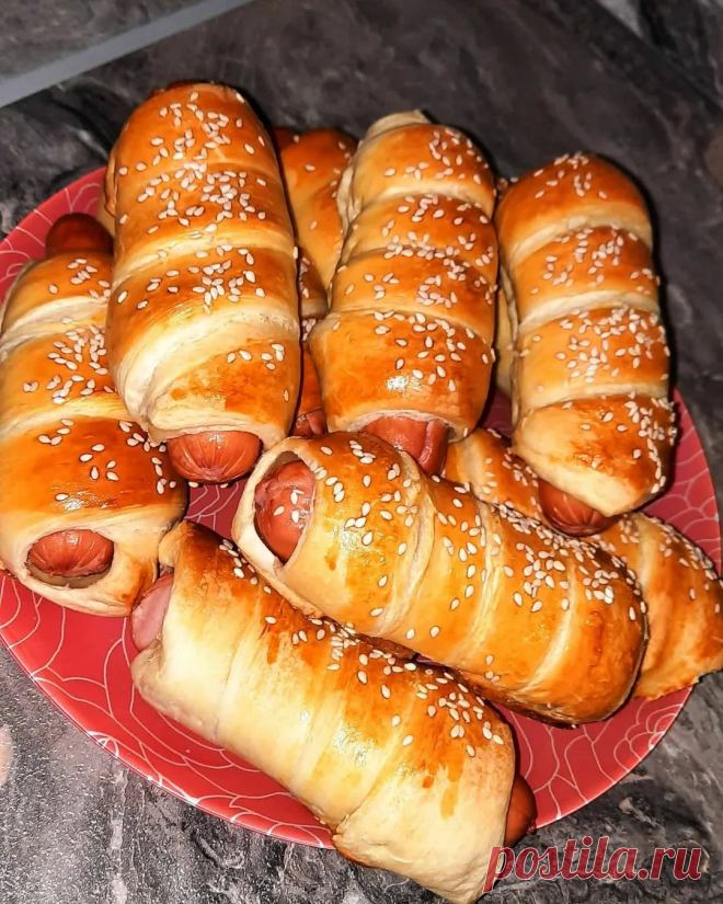 Сосиски в тесте - особый рецепт, которым я покорила свекровь  а теперь готовлю и для своих близких.
Рецепт моих любимых сосисок в тесте.
Тесто на молоке и сметане.
Сосиски я покупаю в магазине 