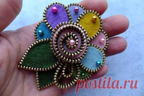 Pastel Flower Zipper Felt Brooch от MsLolaCreates на Etsy