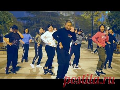 The Chinese uncle did the shuffle dance, and his charming posture dumbfounded the audience