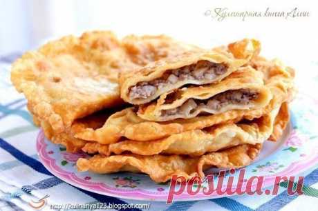 Чебуреки на кефире 

Ингредиенты: 
- 1 ст. кефира - 1 яйцо - соль по вкусу - муки сколько возьмет Приготовление: 1. В миску вылить кефир, добавить яйцо, соль. Взбить вилкой. Постепенно добавлять муку и мешать 


2. Когд…