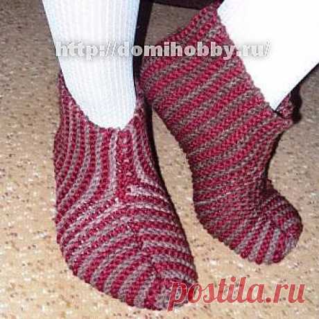 Самый простой способ вязания тапочек спицами