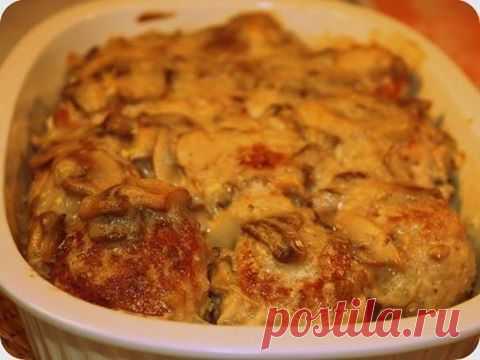 КУРИЦА В ГРИБНОМ СОУСЕ С СЫРОМ
