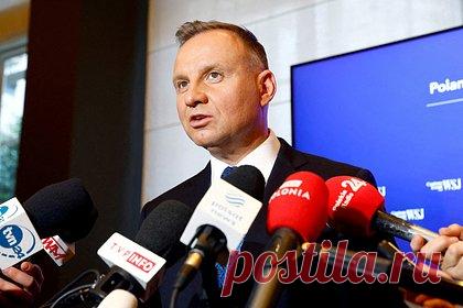 Президента Польши Дуду освистали на открытии Европейских игр. Президента Польши Анджея Дуду освистали зрители на открытии Европейских игр в Кракове. Политик присутствовал на стадионе во время церемонии открытия. Поведение болельщиков вызвало возмущение у министра государственных активов Польши Яцека Сасина. Он обвинил участников инцидента в нелюбви к Польше.