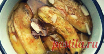 Маринованные баклажаны. Вкуснятина невероятная! - appetitno.net Попробуйте сделать и этот рецепт у вас приживется. Ингредиенты –Баклажаны — 5-6 средних размеров Маринад: –100 мл уксуса 6 %, –2 стакана воды, –4 шт. гвоздики, –5 шт. лавровых листа, –10 шт. перца горошком. –3 стол. ложки коричневого сахара (я положила 2 стол.л. мёда и 1 стол.л. простого сахара), –1,5 стол. л. соли, –ложка растит. масла Рецепт приготовления 1. Баклажаны очистить от шкурки. 2. Режем на пластинк...