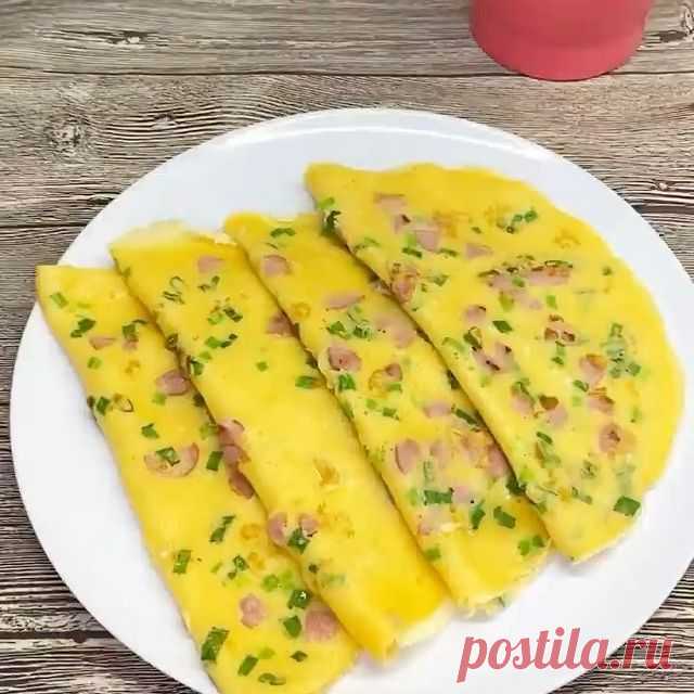 Ловите рецепт нереально вкусных блинов, который вы так просили 💐
.
Если заберёте рецепт себе, не забудьте поблагодарить в комментариях, вам не сложно-а мне приятно 💝
✔️Ингредиенты:
5 яиц
1 стакан молока
1 стакан муки
0,5 ч.лож соли
100 грамм колбасы
100 грамм сыра
Зелёный лук 
✔️Способ приготовления:
В миски смешиваю молоко с яйцами, добавляю муку и венчиком перемешиваем.
Добавляем мелко нарезанную колбасу, зелёный лук, соль и перемешиваем.
Обжариваем тонкие блины на ско...