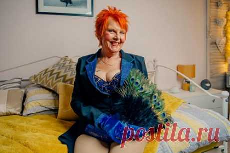 74-летняя женщина сбросила 41 килограмм и занялась эротическими танцами. 74-летняя британка, сумевшая сбросить 40 килограммов и занявшаяся эротическими танцами, рассказала изданию The Guardian о своей жизни. Мэрилин Берси заинтересовалась бурлеском, когда ей исполнилось 70 лет. Женщине хотелось изменить жизнь после того, как муж умер, а дети выросли и разъехались.