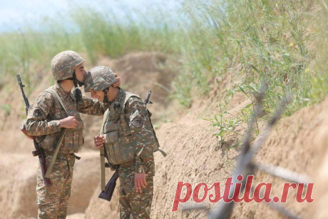 Անհնար է այս տղերքին հաղթել։

ՔԻՉ ԵՆՔ, ԲԱՅՑ ՀԱՅ ԵՆՔ
Մենք քիչ ենք‚ սակայն մեզ հայ են ասում։

Մենք մեզ ո՛չ ոքից չենք գերադասում:
Պարզապես մենք էլ պիտի ընդունենք‚
Որ մե՛նք‚ միայն մե՜նք Արարատ ունենք‚
Եվ որ այստեղ է՝ բարձրիկ Սևանում‚
Երկինքը իր ճիշտ պատճենը հանում:
Պարզապես Դավիթն այստեղ է կռվել:
Պարզապես Նարեկն այստեղ է գրվել:
Պարզապես գիտենք ժայռից վանք կերտել‚
Քարից շինել ձուկ‚ և թռչուն՝ կավից‚
Ուսուցմա՛ն համար և աշակերտե՜լ
Գեղեցկի՛ն‚
Բարո՛ւն‚
Վսեմի՛ն‚
Լավի՜ն…