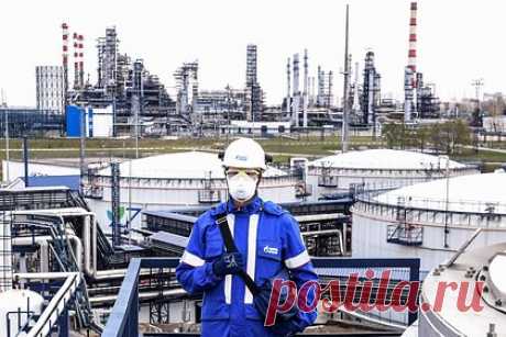 Власти России удвоят выплаты нефтяникам. Правительство решило восстановить выплаты нефтяникам по демпферу в полном объеме с 1 октября — в Налоговый кодекс внесут соответствующие поправки. Коэффициент по демпферу изменят с 0,5 до 1,0. В итоге компенсации нефтеперерабатывающим заводам выпадающих доходов при продаже топлива на внутреннем рынке вырастут вдвое.