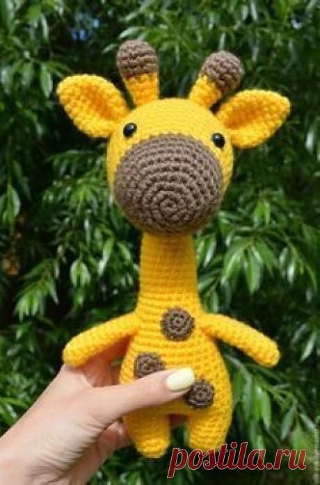 Вязаный жираф крючком амигуруми