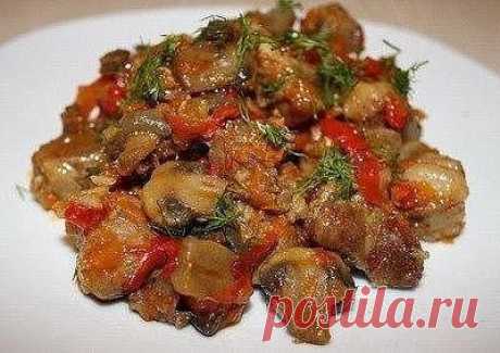 МЯСО, ТУШЕНОЕ С ШАМПИНЬОНАМИ И СЛАДКИМ ПЕРЦЕМ