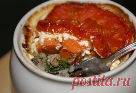 Куриная печень с овощами в горшочках