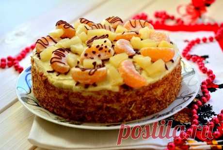 Медовый торт
 Такой торт без сомнений украсит ваш праздничный стол. Очень вкусный, нежный и ароматный медовик можно подать на десерт к чашечке чая. Гости останутся в восторге!