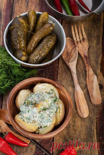 Теплая картофельная закуска с соусом из йогурта с маринованными огурчиками 











 Продукты и идея простые и доступные. Классно идет под водку\селедку и прочую закусь такого плана;)Нам понадобится:- картофель небольшого размера ( рассчитывать исходя из аппетита едоков)-…
