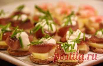 Быстрая закуска из картошки с селедкой - Бутерброды . 1001 ЕДА вкусные рецепты с фото!