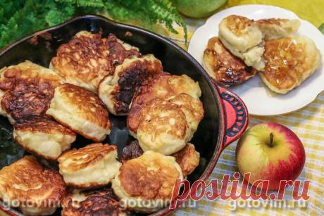 Рацухи - пышные польские оладьи с яблоками. Рецепт с фото Рацухи с яблоками (Racuchy z jablkami) или пышные дрожжевые оладьи с кусочками яблок - это старинное польское блюдо. Оно настолько простое и вкусное, что вряд ли вы устоите перед соблазном обязательно замесить тесто и нажарить целую сковороду румяных оладий. Яблоки берите кисло-сладкие или совсем кислые, потому что в после жарки в тесте они частично потеряют свою кислоту, но придадут выпечки яркий аромат.


