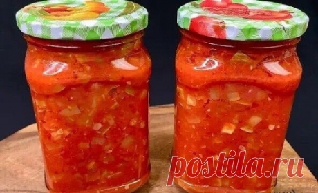 Кабачковая заготовка "Кубик" на зиму: готовится без стерилизации, хранится без холодильника. Удачная и очень вкусная закуска к любому столу!

Ингредиенты на 3 баночки по 0,64 л:

- Кабачки - 1 кг.
- Помидоры - 1,5 кг.
- Сладкий перец - 300 г.
- Лук - 200 г.
- Морковь - 140 г.
- Чеснок - 5-6 зубчиков
- Острый перец чили половинка
- Сахар - 100 г.
- Соль - 35 г.
- Чёрный перец горошком - 5 шт.
- Растительное масло - 75 мл.
- Уксус 9% - 50 мл.

Способ приготовления:
1. Помидо...