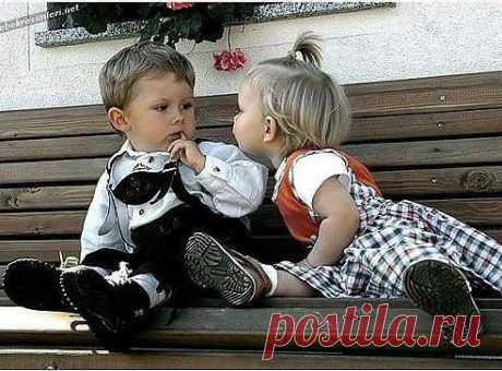 Я вам клялась в любви? - Да что вы, обалдели?
А впрочем может быть... Что станется со мной!
Ведь у меня, пардон... Семь пятниц на неделе...
А память как всегда... Подводит в выходной!