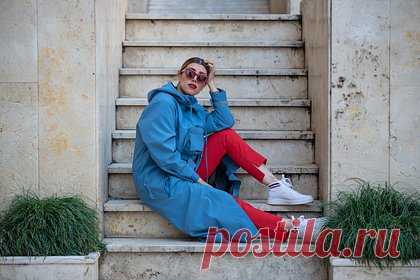 Названы самые популярные одежда и обувь в мире. Аналитики платформы Lyst назвали самые популярные одежду, обувь и аксессуары первого квартала 2023 года. Наиболее востребованной оказалась поясная сумка бренда Uniqlo, вторую строчку заняли очки Rick Owens модели Kriester, а третью — корректирующее фигуру боди марки Skims.