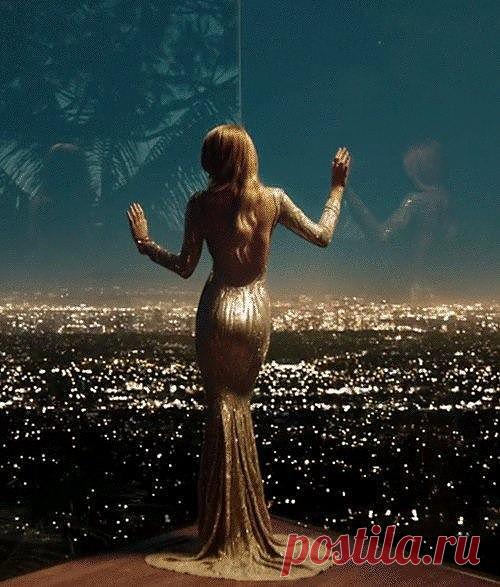 Цвели серебряные розы на ледяном моем окне,звенели звезды от мороза,в заиндевевший вышине(волшебная страна книг)