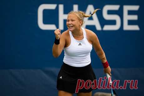 Греческая теннисистка на Australian Open пожаловалась на россиянку. Греческая теннисистка Мария Саккари пожаловалась судье на поведение россиянки Дианы Шнайдер во время матча Australian Open-2023. «Если она еще раз закричит мне в лицо... я вызову супервайзера», — заявила спортсменка. Она отметила, что россиянка перестала кричать после ее жалобы.