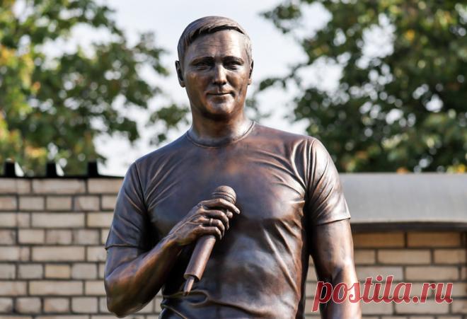 6-9-24--Исполнителю "Белых роз" и "Седой ночи" мог бы исполниться 51 год: биография Юрия Шатунова